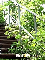 15 pictures - Pretty girl in denims pisses outside