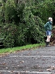 15 pictures - Blonde hottie pisses in the car park