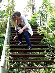 15 pictures - Pretty girl in denims pisses outside