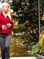 15 pictures - Sexy blonde pisses while jogging in the park