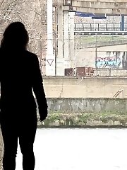 15 pictures - Redhead babe pulls down her denims to piss