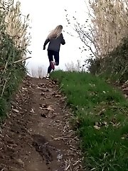 15 pictures - Stunning blonde Foxies pisses outside on track