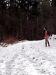 15 pictures - Hot brunette nearly pisses herself in the snow