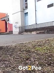 15 pictures - Brunette really needs to piss while outside