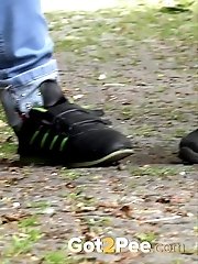 15 pictures - Girlfriends piss at the same time while outside