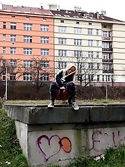 15 pictures - Jena enjoys a messy piss outside in public