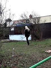 15 pictures - A pretty blonde pulls down her trousers to pee