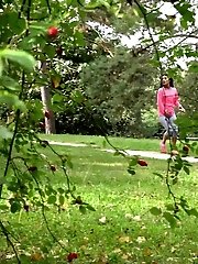 15 pictures - Lexi Dona pisses in public outside