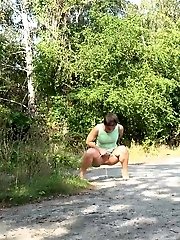 15 pictures - Short haired brunette wipes after pissing outside