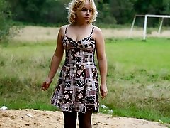 16 pictures - Adorable blonde hoochie caught pissing alfresco