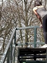 15 pictures - Crouch to Pee