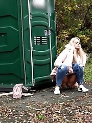 15 pictures - Blonde Katy squats to piss in front of portaloo