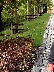 15 pictures - Sexy blonde pisses while jogging in the park