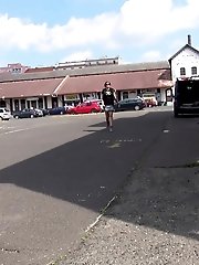 15 pictures - Redhead babe really needs to piss outside