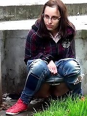 15 pictures - Shy Librarian pisses onto the ground outside