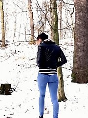 15 pictures - Sexy lady relieves herself on a snow