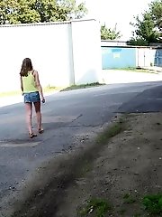 15 pictures - Sexy babe pisses while standing up outside