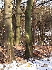 15 pictures - Gorgeous Violette pisses in the freezing snow