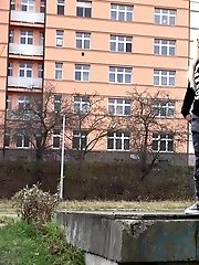 15 pictures - Jena enjoys a messy piss outside in public