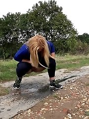 15 pictures - Pretty blonde in blue pisses outside