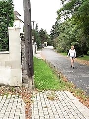 15 pictures - Gorgeous babe in hotpants pisses outside