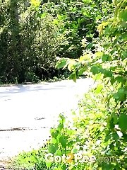 15 pictures - Pretty girl in denims pisses outside