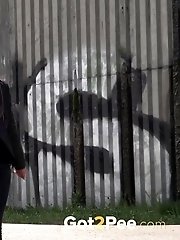 15 pictures - Grafitti Peeing