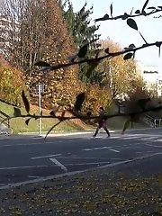 15 pictures - Shy girl needs to pee next to a busy road