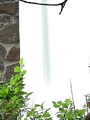 15 pictures - Sexy blonde makes a wet waterfall on a ledge