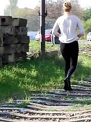 15 pictures - Pretty blonde in glasses pisses next to railway