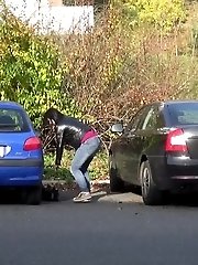 15 pictures - Shy girl needs to pee next to a busy road