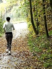 15 pictures - Pretty dark haired girl pisses while on a jog