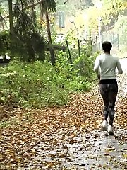 15 pictures - Pretty dark haired girl pisses while on a jog
