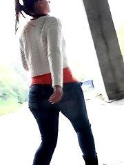 15 pictures - Brunette babe in white sweater pisses outside