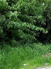 15 pictures - Shy girl makes a pissy mess near a grassy path