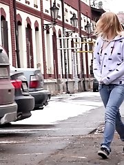 15 pictures - Violette pisses in between two parked cars