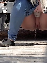 15 pictures - Pretty blonde in sunglasses pisses in the city