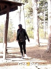 15 pictures - Brunette girl sprays her piss all over the ground