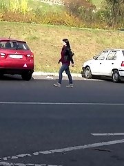 15 pictures - Shy girl needs to pee next to a busy road