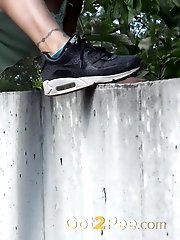 15 pictures - Pretty babe lifts her leg up to piss outside