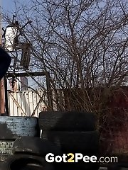 15 pictures - Violette squats in the snow to piss outside