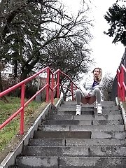 15 pictures - Claudia relieves her piss desperation in the city