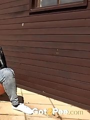 15 pictures - Outdoor pissing for gorgeous girl in denims