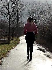 15 pictures - Blonde babe in glasses pisses outside