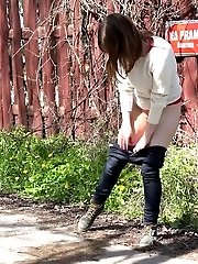 15 pictures - Public pissing for brunette babe who squats