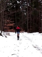 15 pictures - Sexy black haired teen pisses in the snow