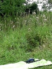 15 pictures - Topless blonde sunbather needs to piss