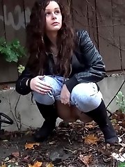 15 pictures - A shy brunette takes a few attempts to pee