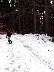 15 pictures - Sexy black haired teen pisses in the snow
