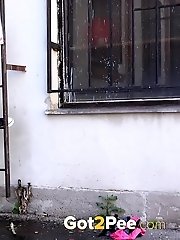 15 pictures - Blonde pissing in the middle of the city